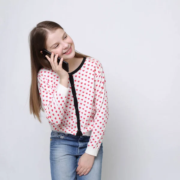 Шкільна Дівчина Підліток Тримає Мобільний Телефон Смартфон — стокове фото