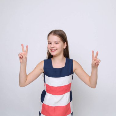 Güzel stüdyo Avrupa beyaz genç kız portresi