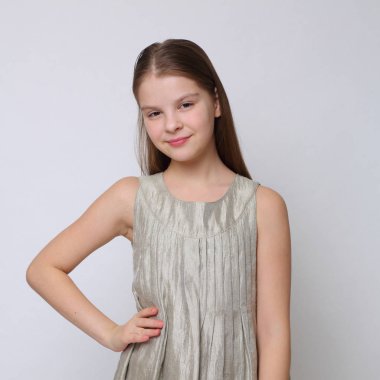 Güzel stüdyo Avrupa beyaz genç kız portresi