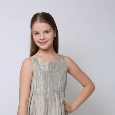 Güzel stüdyo Avrupa beyaz genç kız portresi