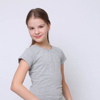 Güzel stüdyo Avrupa beyaz genç kız portresi