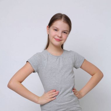 Güzel stüdyo Avrupa beyaz genç kız portresi