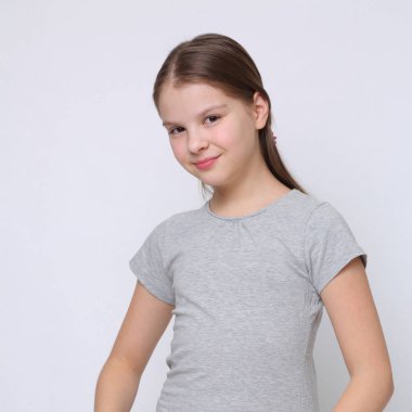 Güzel stüdyo Avrupa beyaz genç kız portresi