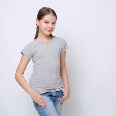 Güzel stüdyo Avrupa beyaz genç kız portresi