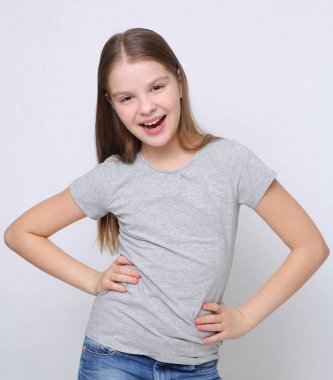 Beautirul studio Avrupa beyaz genç kız portresi