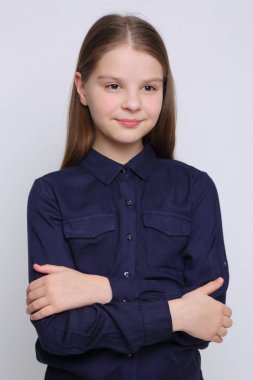 Avrupa beyaz genç kız portresi stüdyo