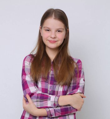 Avrupa beyaz genç kız portresi stüdyo