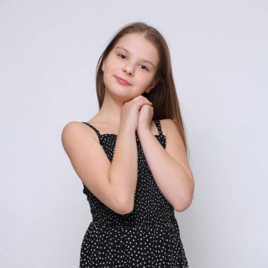 Güzel stüdyo Avrupa beyaz genç kız portresi