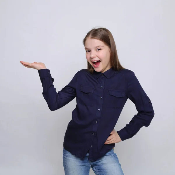 Retrato Estúdio Menina Adolescente Caucasiana Europeia — Fotografia de Stock