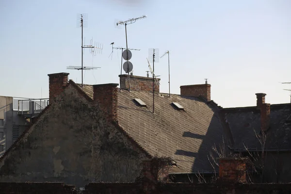 Debrecen, Macaristan'da kırmızı çatıda güzel baca