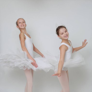 İki balerin portresi