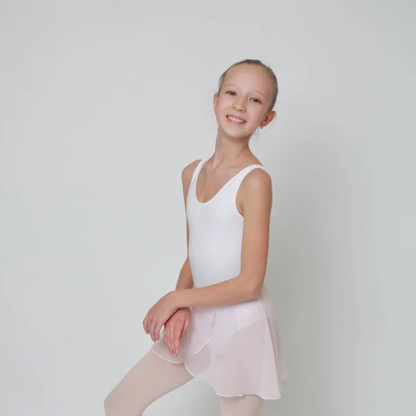 Studiobild Kaukasischer Teenie Ballerinen Auf Weißem Hintergrund — Stockfoto