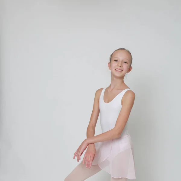 Studiobild Kaukasischer Teenie Ballerinen Auf Weißem Hintergrund — Stockfoto
