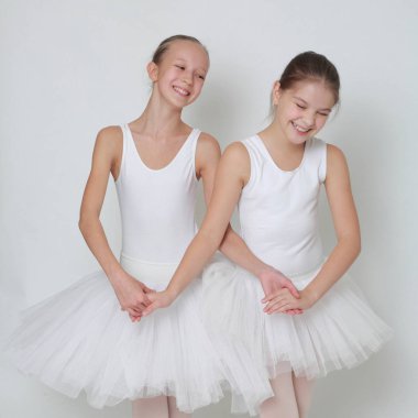 Studio poz güzel dansçılar