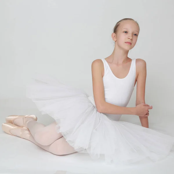 Bela Pequena Bailarina Estúdio — Fotografia de Stock