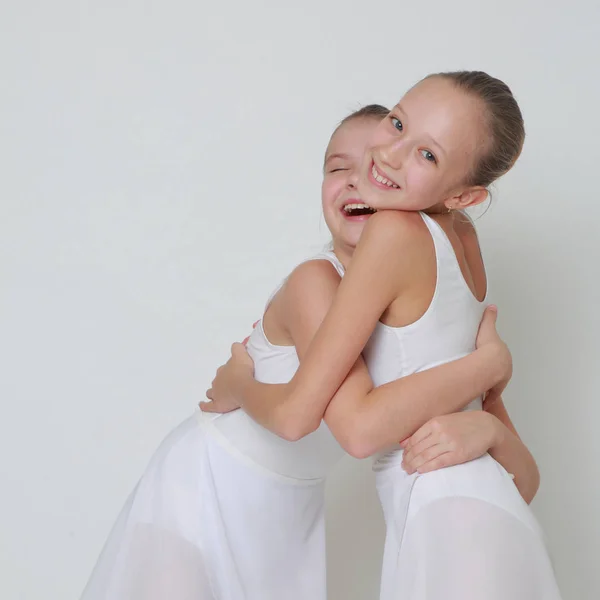 Studio Image Caucasiens Teen Ballerines Sur Fond Blanc — Photo