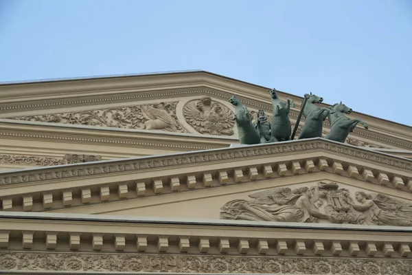 Moscow Russia April 2018 Quadriga Four Horses Carrying Chariot Sculpted — Stock Photo, Image