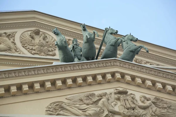 Moscow Russia April 2018 Quadriga Four Horses Carrying Chariot Sculpted — Stock Photo, Image