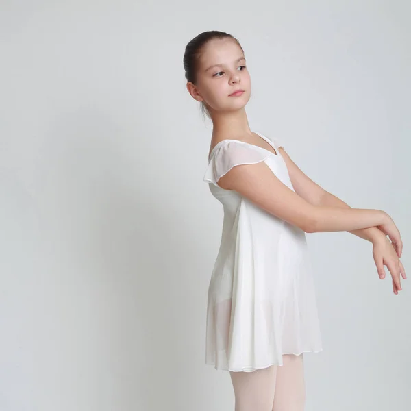 Schöne Kleine Ballerina Auf Spitze Studio — Stockfoto