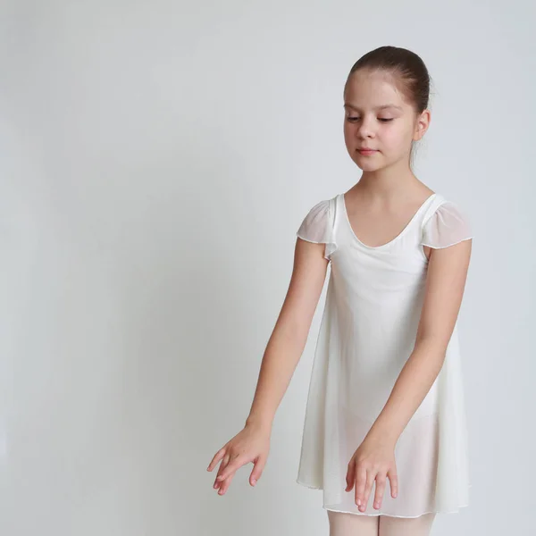 Schöne Kleine Ballerina Auf Spitze Studio — Stockfoto