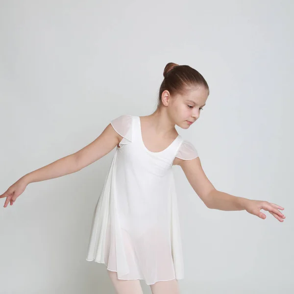 Schöne Kleine Ballerina Auf Spitze Studio — Stockfoto