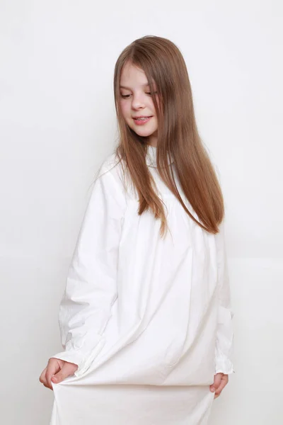 Kaukasisch Mooi Kind Nachtkleding — Stockfoto