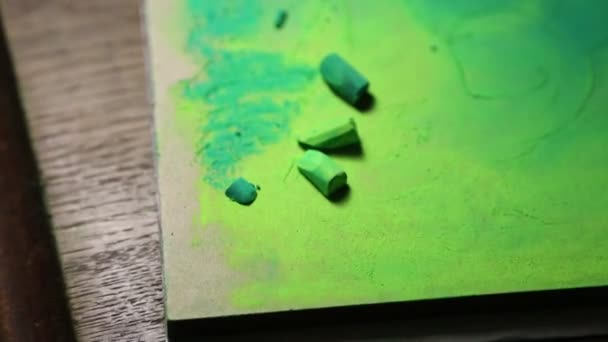 工作空间纹理背景 艺术家的工作与绿色软膏 — 图库视频影像