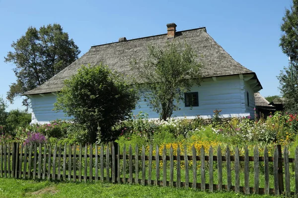 Polonya Geleneksel Ahşap Evler Kırsaldaki Otantik Tarihi Kır Evleri Polonya — Stok fotoğraf