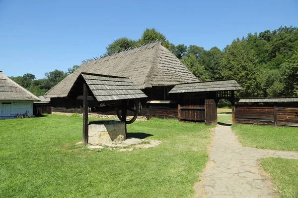 Tradycyjne Drewniane Domy Polsce Autentyczne Zabytkowe Stare Domki Wsi Etnograficzne — Zdjęcie stockowe