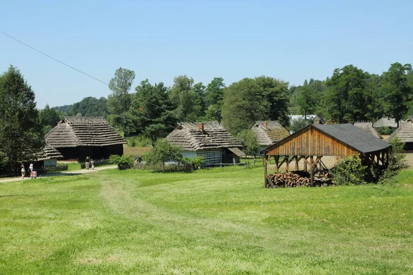 Traditionella Trähus Polen Autentiska Och Historiska Gamla Stugor Landet Etnografiska — Stockfoto