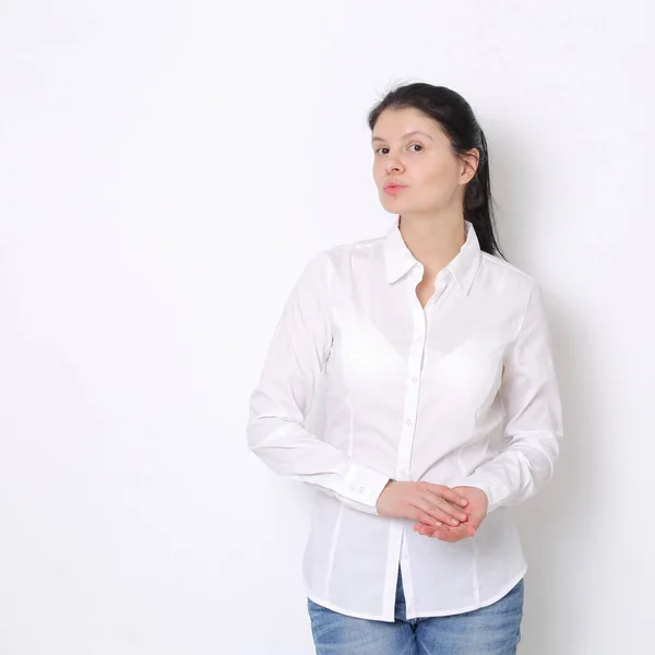 Retrato Estudio Mujer Caucásica Haciéndose Pasar Por Modelo Mujer Blusa —  Fotos de Stock