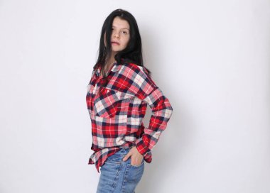 Kırmızı ekose gömlekli çekici beyaz Amerikalı kadın (Batı tarzı)) 