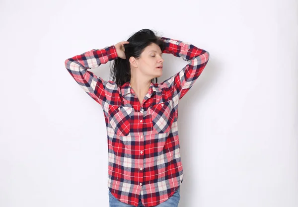 Mulher Americana Caucasiana Atraente Uma Camisa Xadrez Vermelho Estilo Ocidental — Fotografia de Stock