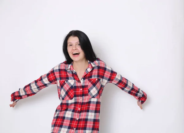 Atractiva Mujer Americana Caucásica Una Camisa Cuadros Roja Estilo Occidental —  Fotos de Stock