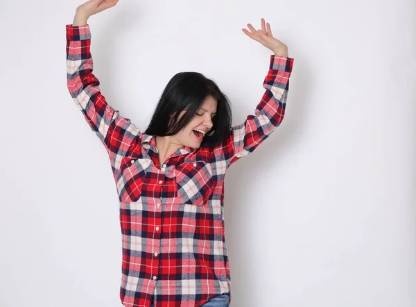 Atractiva Mujer Americana Caucásica Una Camisa Cuadros Roja Estilo Occidental — Foto de Stock