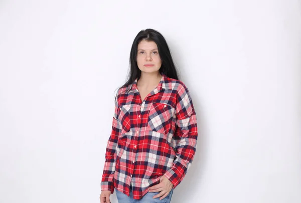 Atractiva Mujer Americana Caucásica Una Camisa Cuadros Roja Estilo Occidental —  Fotos de Stock