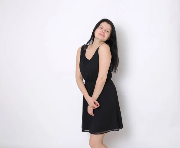 Mujer Caucásica Elegante Vestido Negro Pequeño Mujer Alegre Posando Cámara —  Fotos de Stock