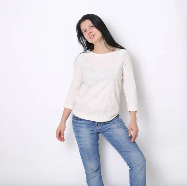 Hermosa Mujer Estudio Retrato Mujer Alegre Posando Cámara — Foto de Stock