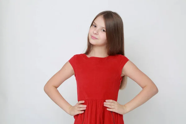 情感小女孩穿红色礼服 — 图库照片