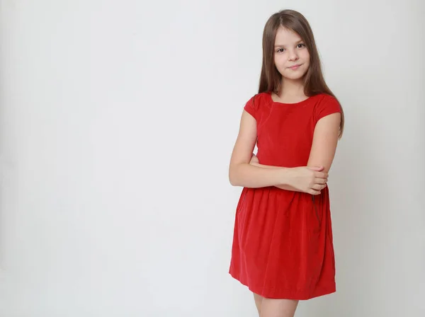 Menina Emocional Vestindo Vestido Vermelho — Fotografia de Stock