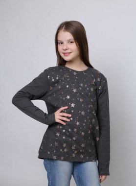 Beautirul studio Avrupa beyaz genç kız portresi