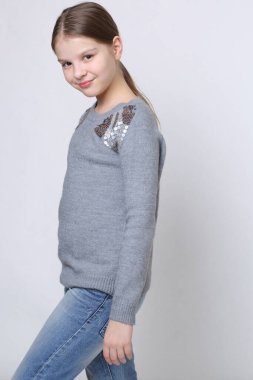 Beautirul studio Avrupa beyaz genç kız portresi