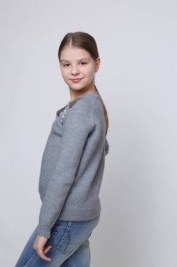 Beautirul studio Avrupa beyaz genç kız portresi