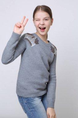 Beautirul studio Avrupa beyaz genç kız portresi