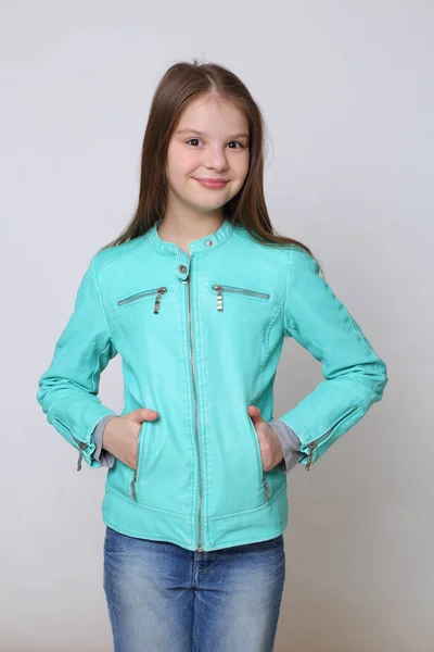 Europees Kaukasisch Tiener Meisje Poseren Camera Als Een Mode Model — Stockfoto