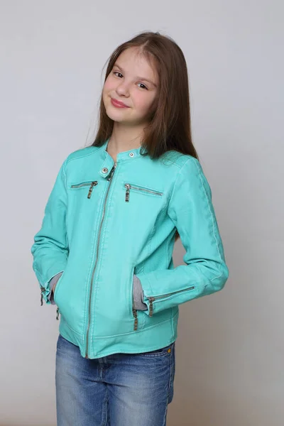 Europea Caucásico Adolescente Chica Posando Cámara Como Modelo Moda —  Fotos de Stock