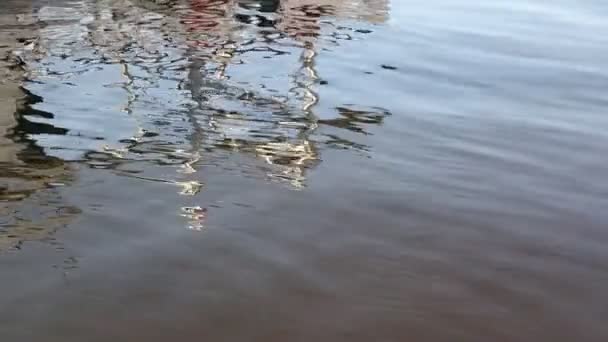 Łódź Refleksja Nad Wodą — Wideo stockowe