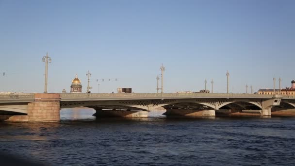 Γέφυρα Και Καθεδρικός Ναός Του Αγίου Ισαάκ Αγία Πετρούπολη Ρωσία — Αρχείο Βίντεο