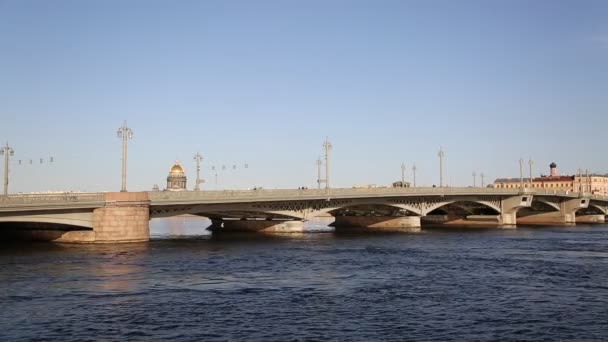 Γέφυρα Και Καθεδρικός Ναός Του Αγίου Ισαάκ Αγία Πετρούπολη Ρωσία — Αρχείο Βίντεο