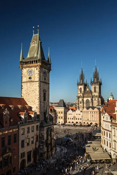 Oude stadsplein in Praag, Tsjechië — Stockfoto